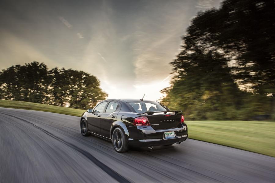  Dodge Avenger Blacktop Edition 2012 года  (фото 11 из 25)